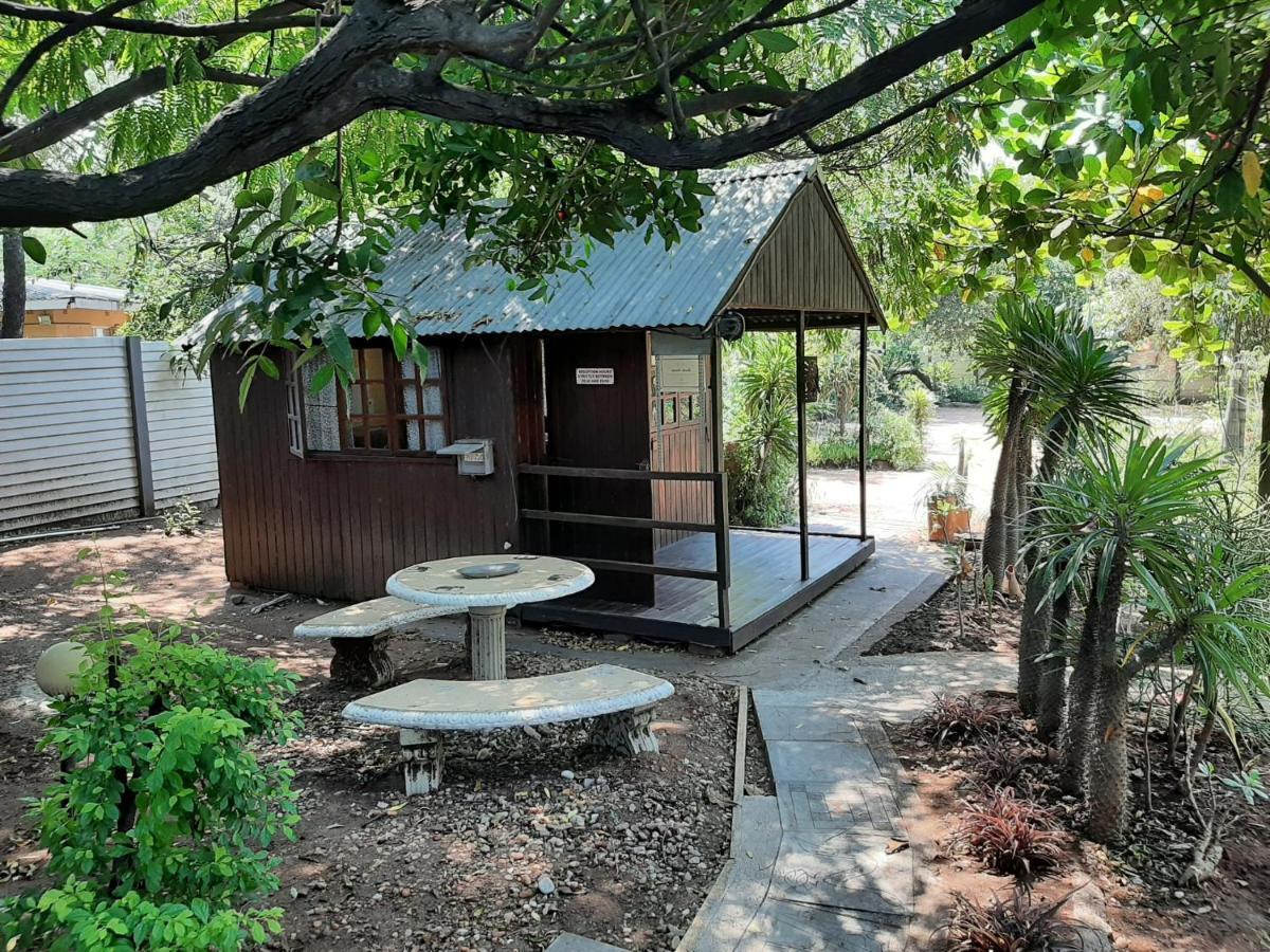 Elephant Walk Guesthouse And Back Packers Phalaborwa Kültér fotó